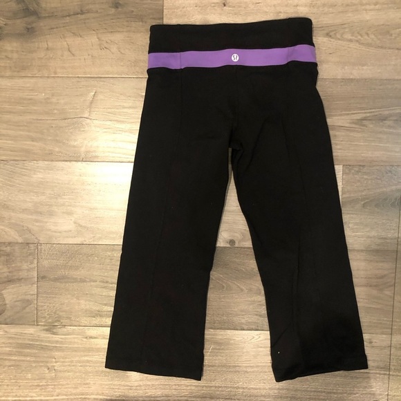 LULULEMON Black Crop reversible Leggings size 2 - Picture 6 of 7